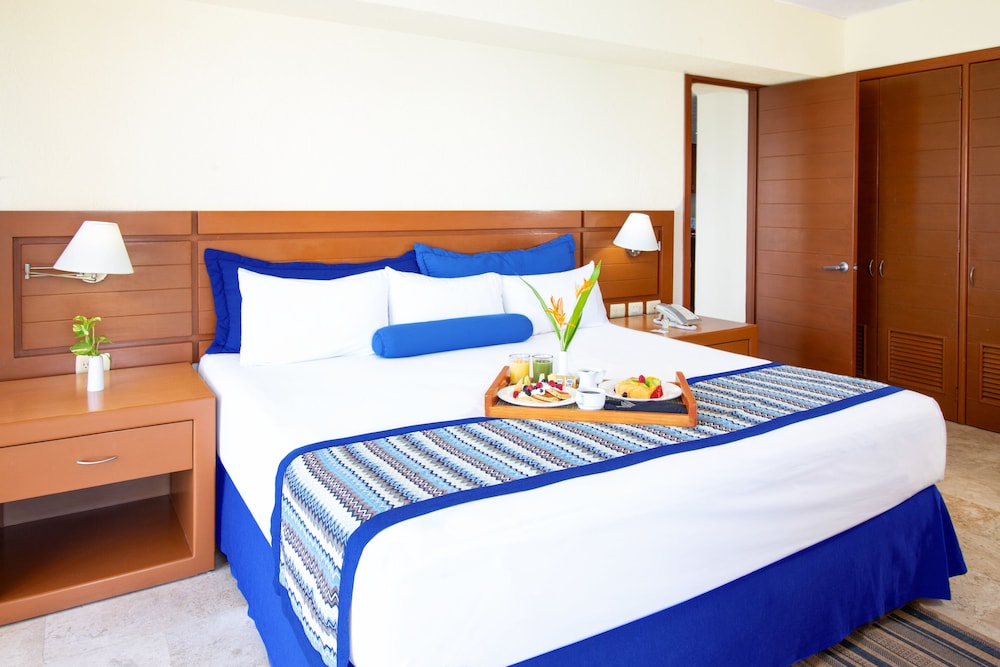 Two Bedroom Family Suite Ocean View - Photo 2