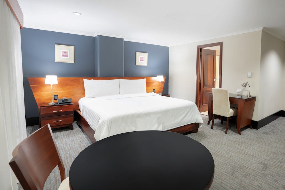 Classic 1 Queen Bed - Photo 3