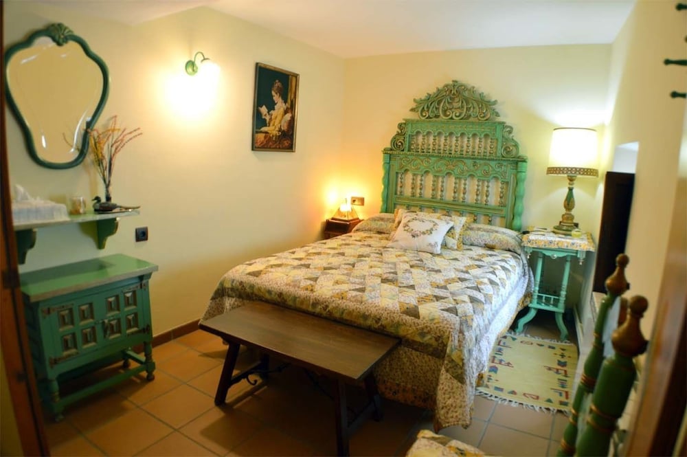 House, 5 Bedrooms photo 2
