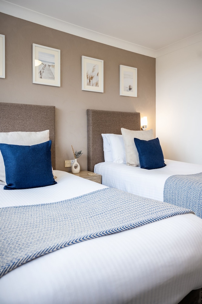 Twin Room, Ensuite - Photo 10