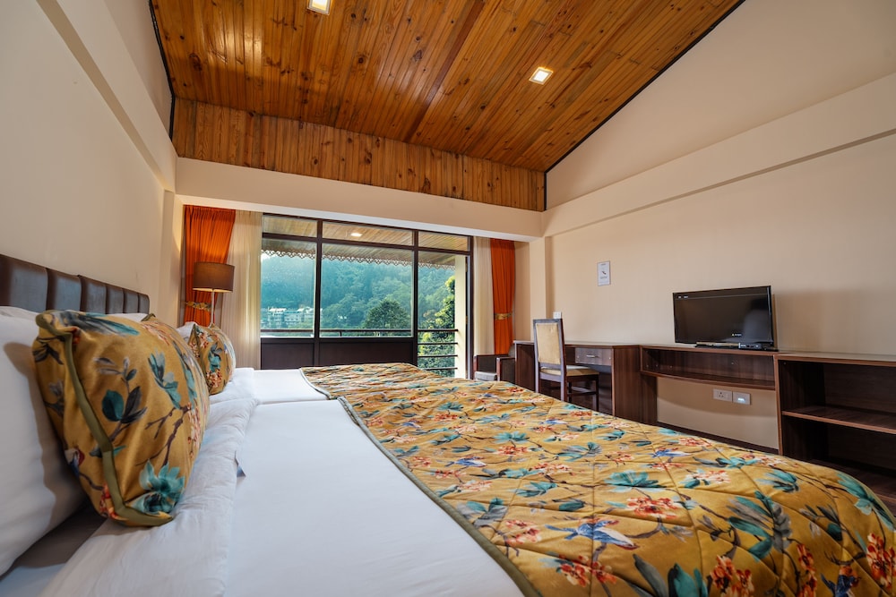 Family Room with Private Balcony photo 3