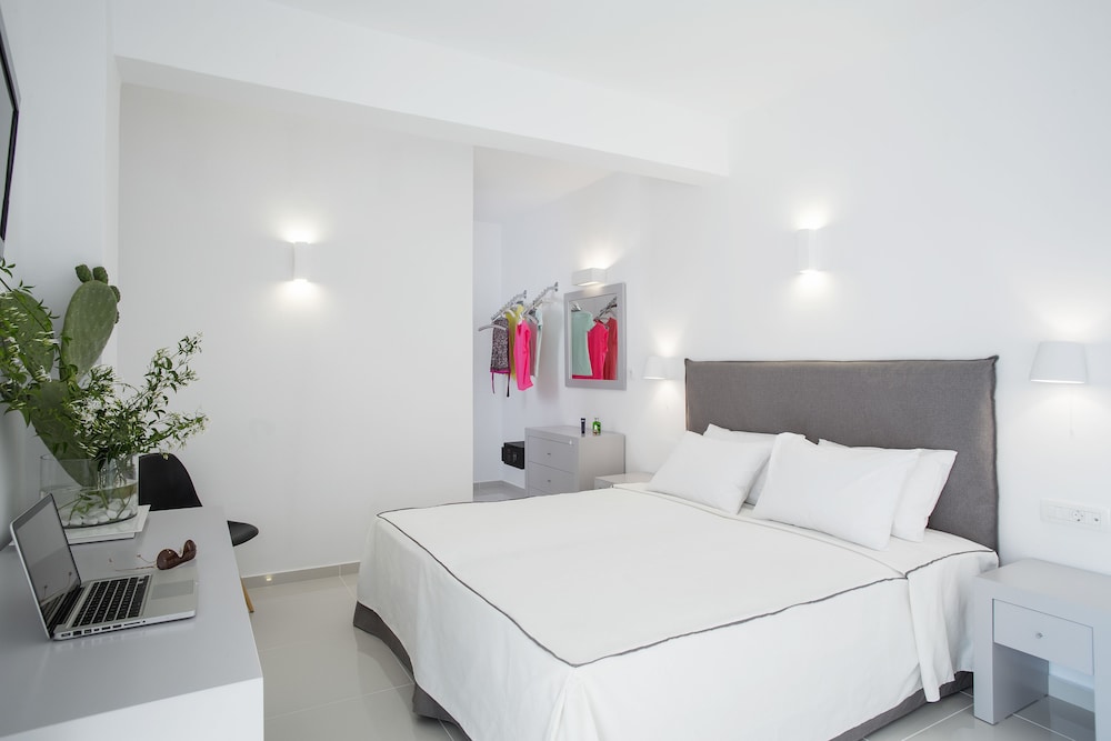 Junior Room - Photo 1