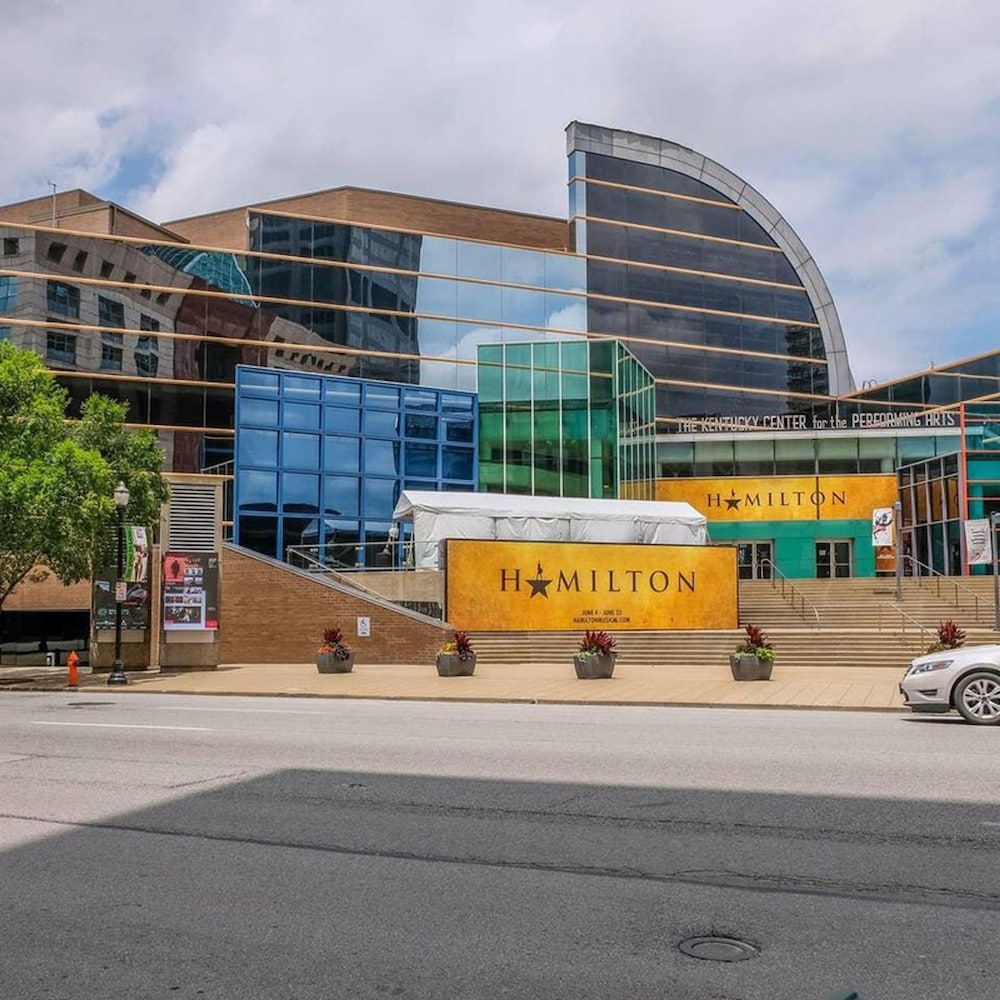 Modern Nulu 2BR Cozysuites 04, Billede 36