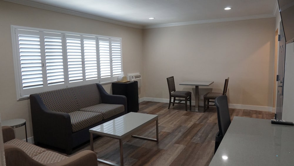 Family Room, Multiple Beds, Non Smoking - Photo 6