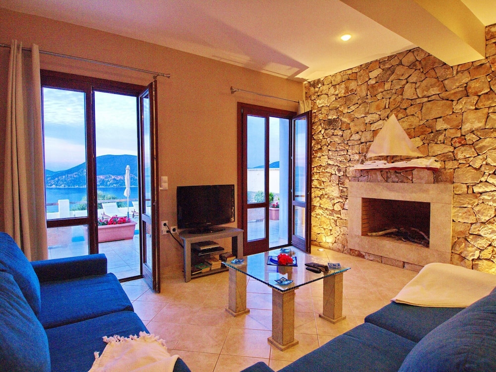Villa photo 1