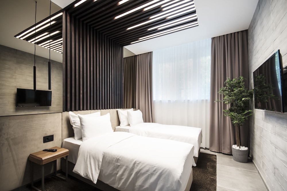 Deluxe Suite - Photo 1