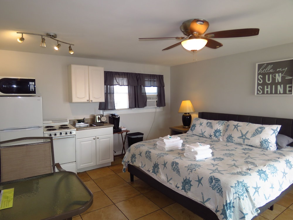 Premier Room, 1 King Bed, Balcony, Ocean View, photo 6
