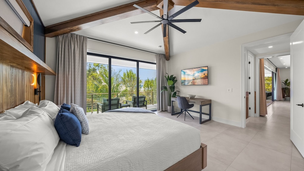 Deep Blue Sea in Sarasota, 사진 44