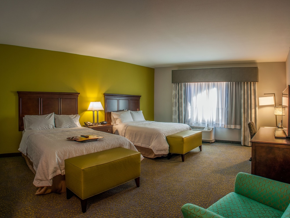 Room, 2 Queen Beds, Accessible, Bathtub (Hearing) photo 2