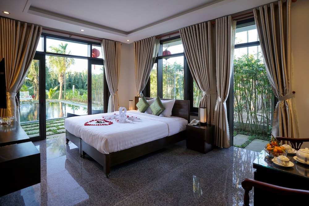 Luxury Suite, Pool View
