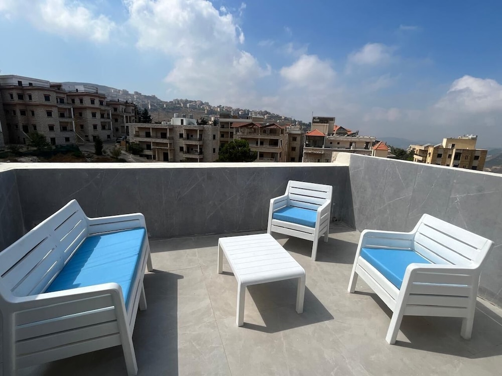 Deluxe Studio Suite, Balcony, Mountain View photo 3