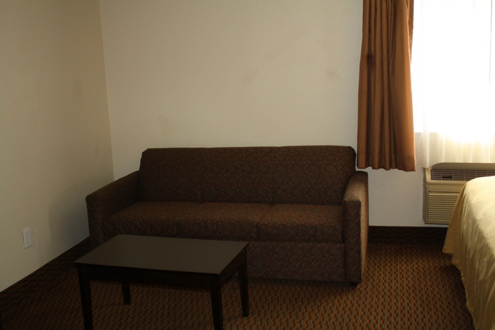 Suite, Non Smoking (2 Double Beds, or 2 Queen Beds) - Photo 13