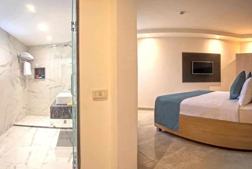 Grand Room - Photo 1