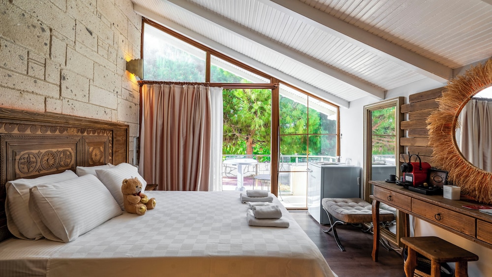 Deluxe Room, Balcony