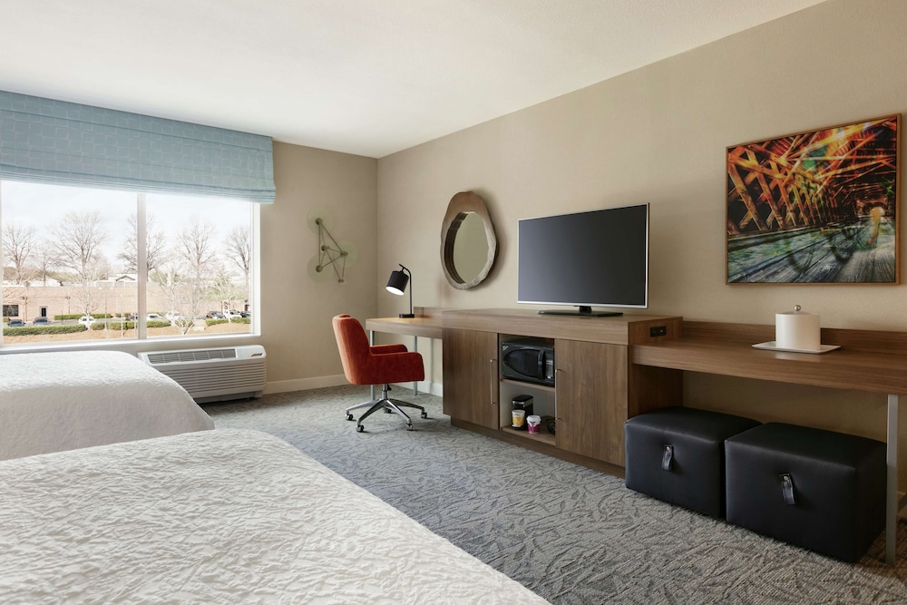 Room, 2 Queen Beds, Accessible, Bathtub photo 1