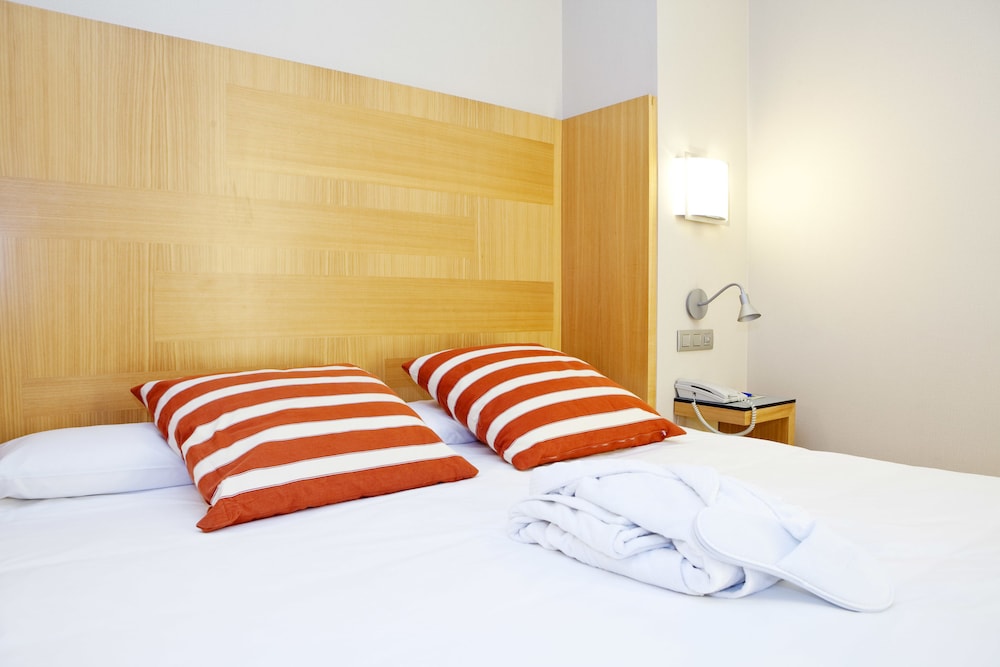 Double Room Single Use - Photo 4