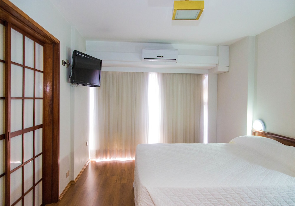 Hotel Nikko — Luxury Suite, Jetted Tub