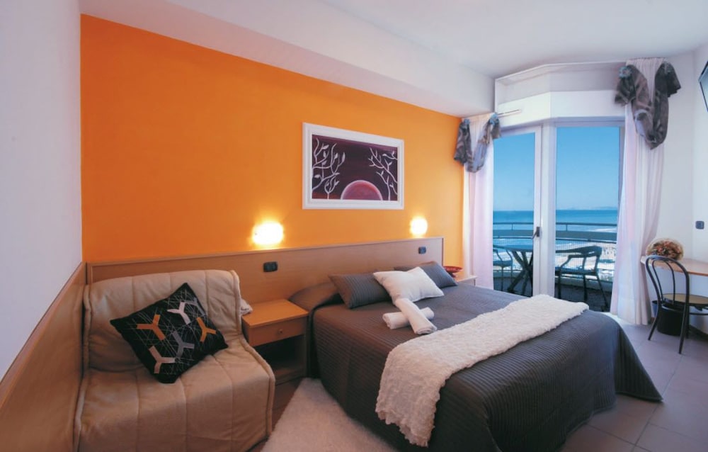 Classic Double or Twin Room, Partial Sea View