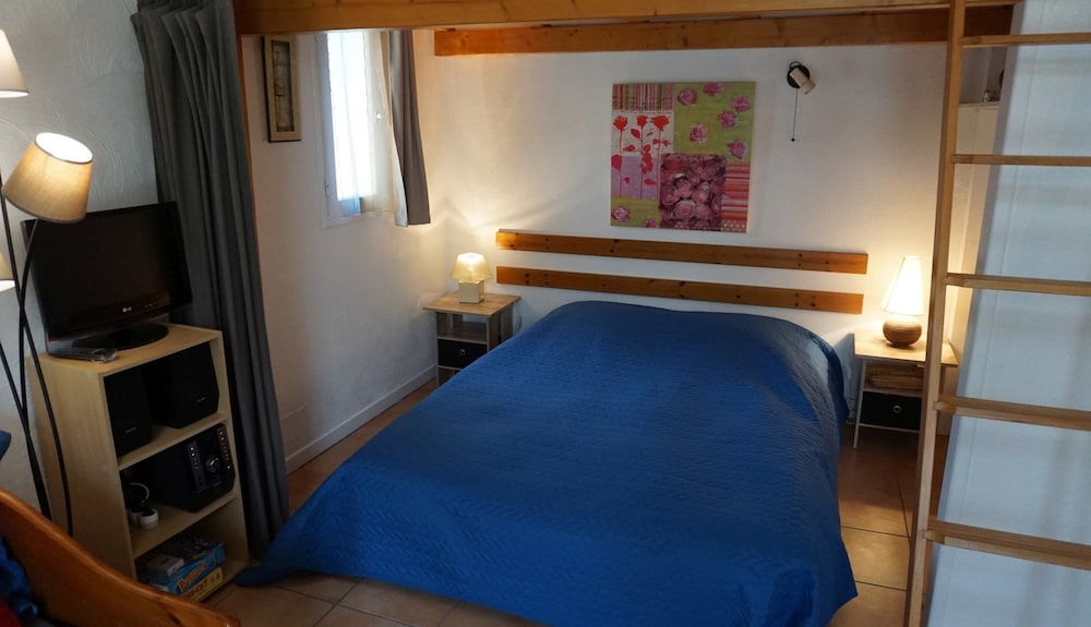Economy House, 2 Double Beds, Pool Access