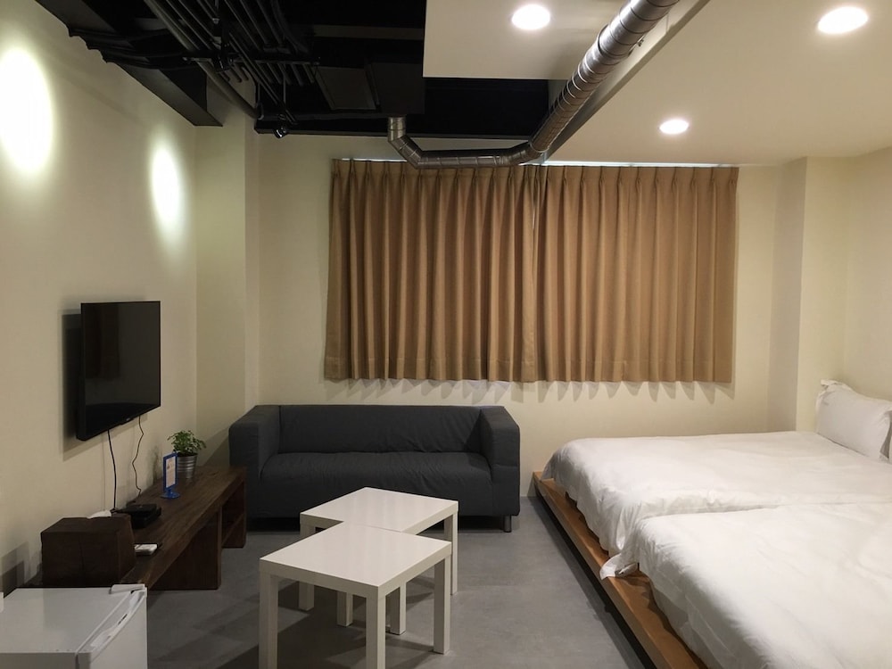 Basic Quadruple Room, 2 Double Beds, Hill View photo 2