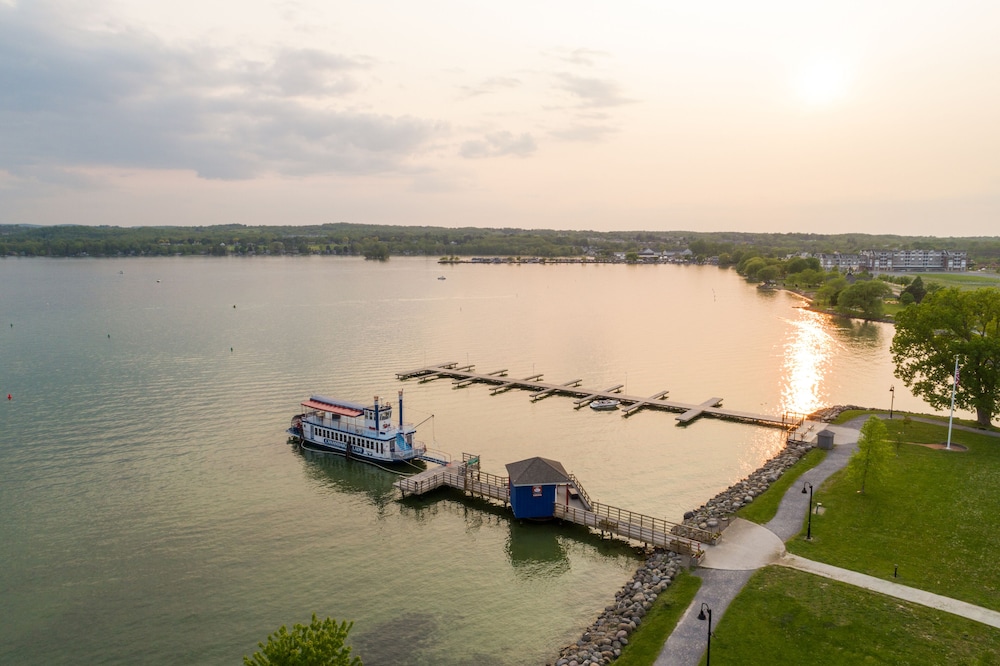 Room, 1 King Bed, Lake View (Hearing) - Photo 7