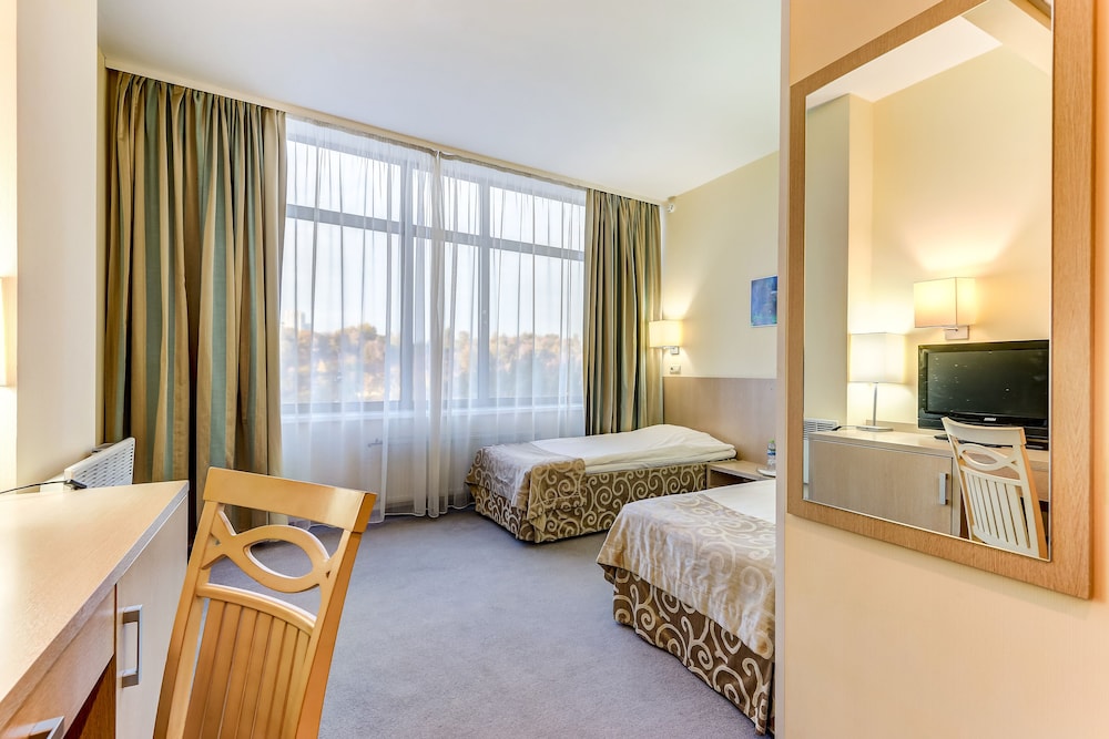 Standard Twin Room, River View