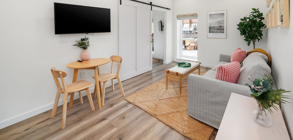 Deluxe Suite, City View