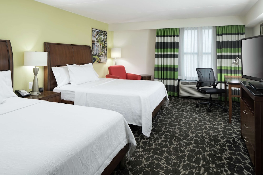 Room, 2 Queen Beds, Balcony (Roll in shower)