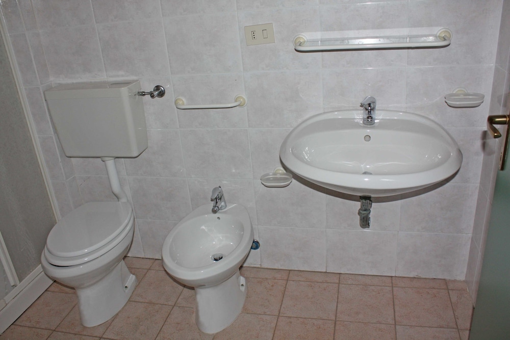Basic Double Room, 1 Double Bed, Garden View photo 3