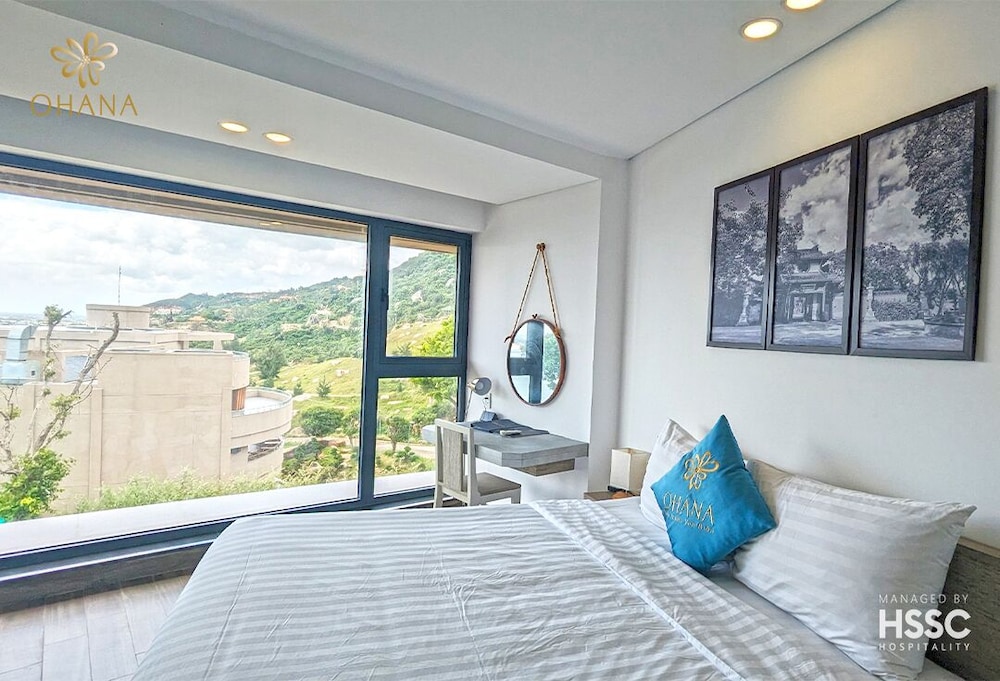 Premier Deluxe Mountain View Double with Balcony photo 3