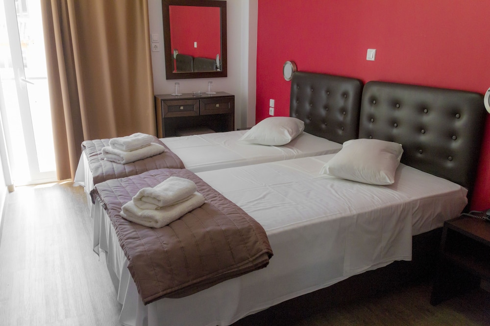 Standard Twin Room, Ensuite, City View photo 2