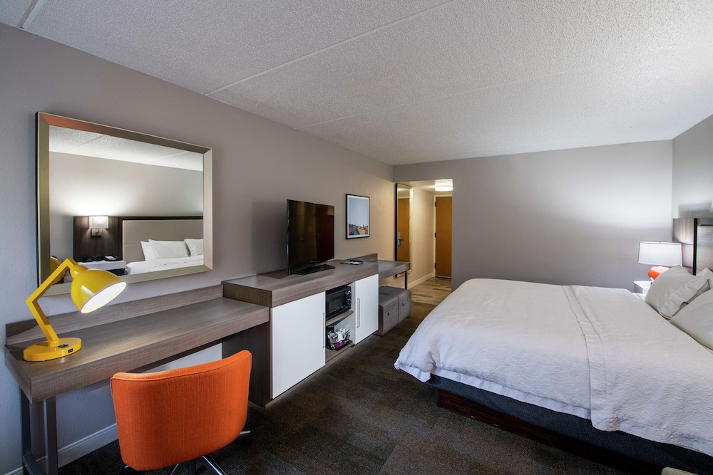 Standard Room, 1 King Bed, Non Smoking - Photo 1