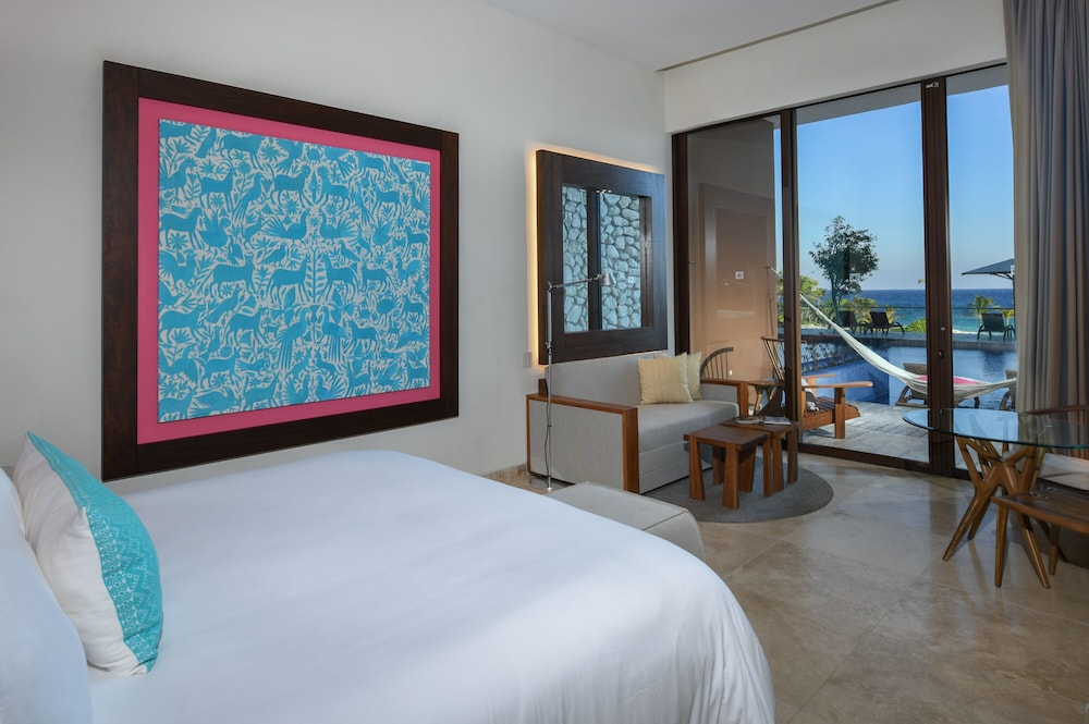 Room, Oceanfront (Swim-up Adults) thumbnail 6