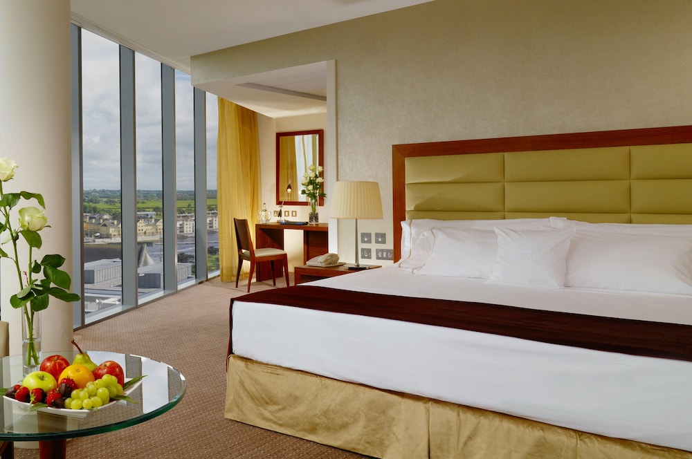 Deluxe Room, 1 King Bed, City View - Photo 4