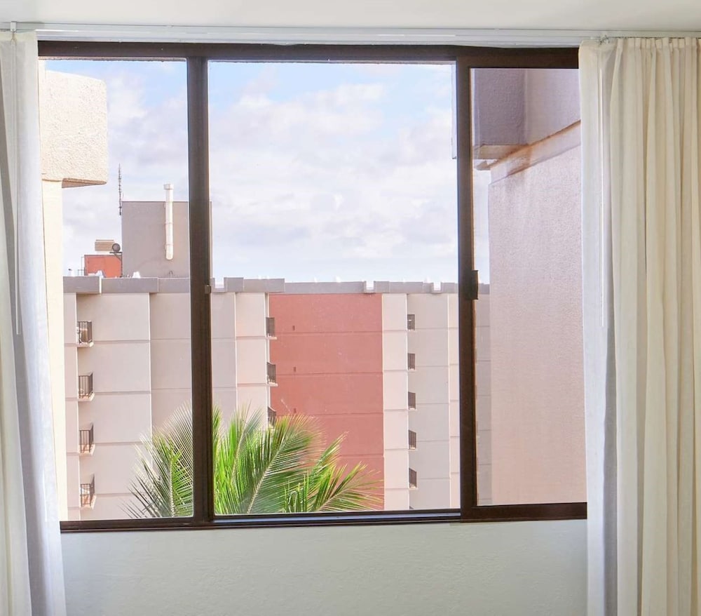 Standard Suite (1 Bedroom) thumbnail 5