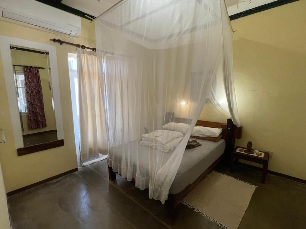 Twin Room (Colonial House) photo 2