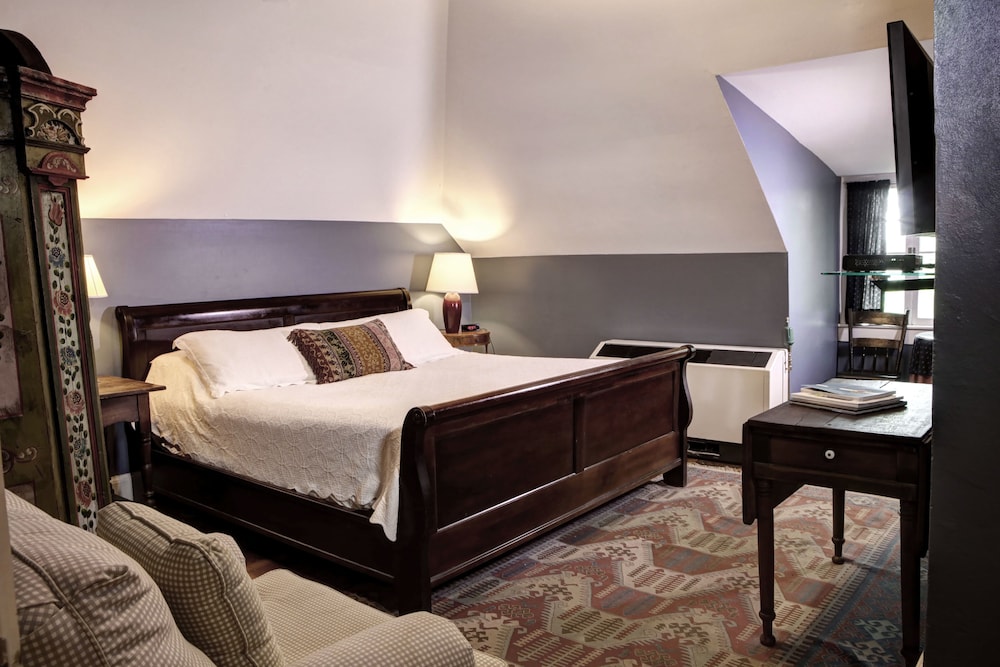 Room 11 (3rd Floor)