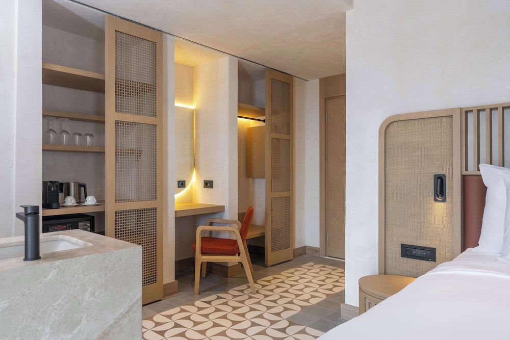 Premium Room, Non Smoking, Sea View (Corner) - Photo 8