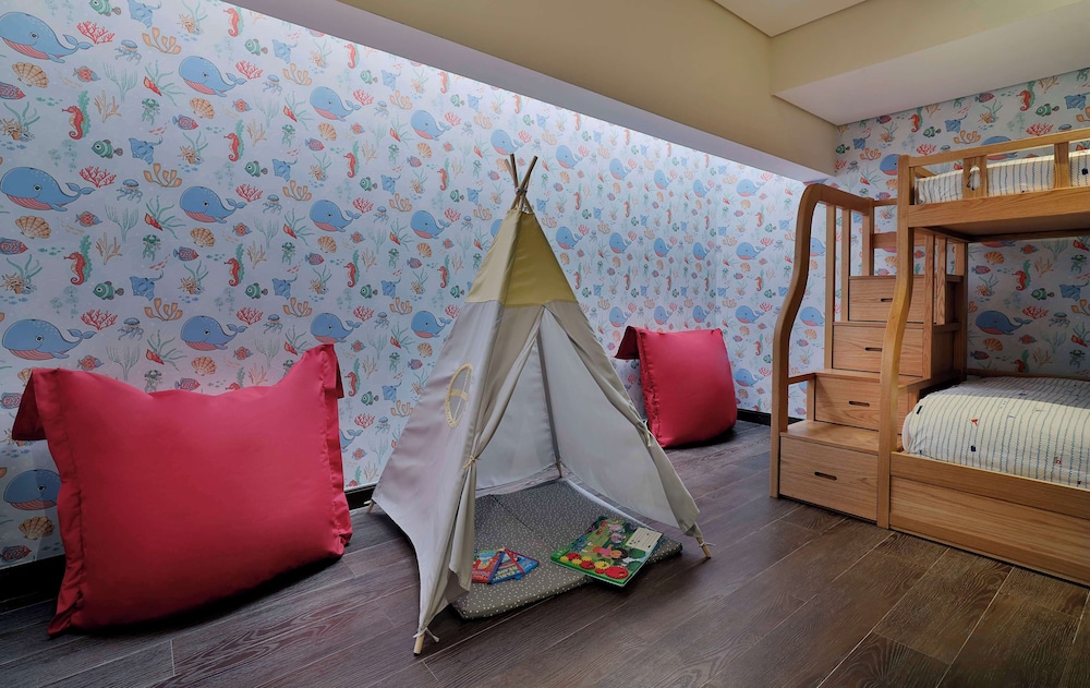Deluxe Family Lagoon Access Room