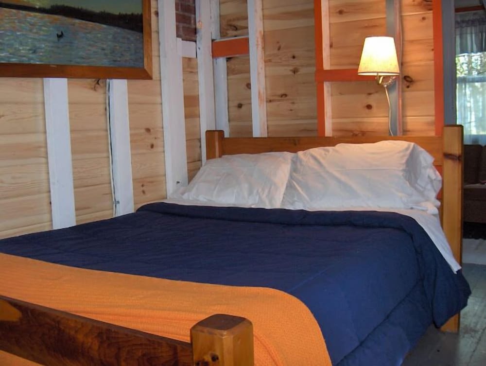 Traditional Cottage, 1 Bedroom, Kitchen, Bay View (Waterfront Cottage 2) photo 1