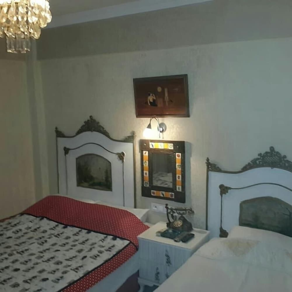 Honeymoon Suite, Sea View