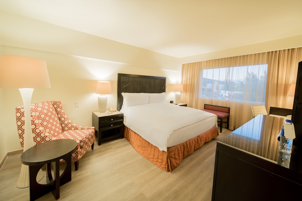 Junior Suite, 1 King Bed - Photo 2