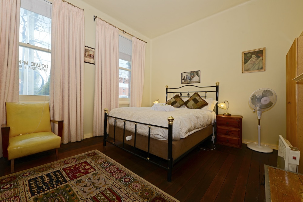 Standard Suite, 1 Bedroom, Shared Bathroom (Queen Suite) photo 1