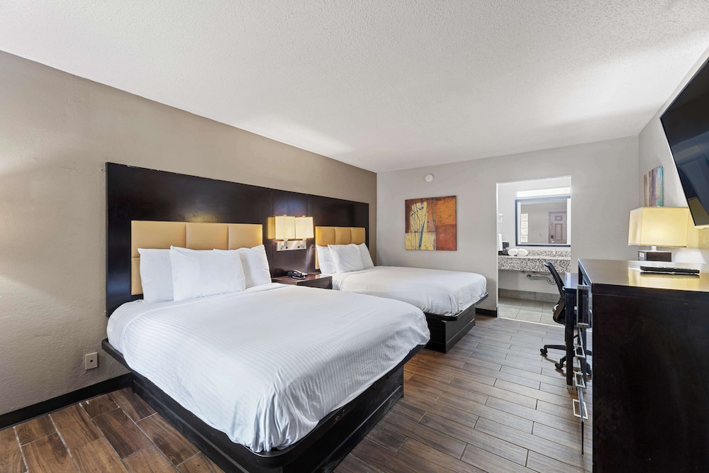 Deluxe Room, 2 Double Beds, Smoking - Photo 1