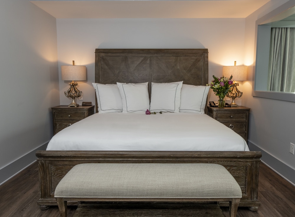 Standard Room, 1 King Bed - Photo 2