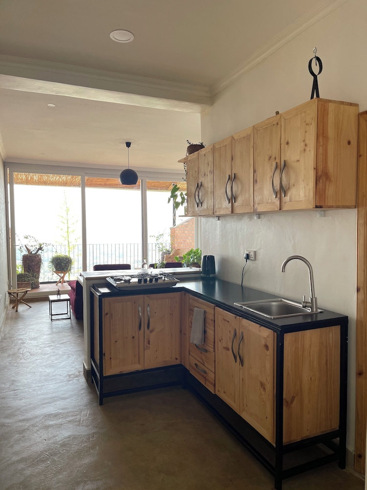 Grand Studio Suite, Hill View photo 1
