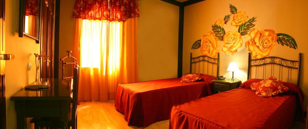 Twin Room - Photo 4