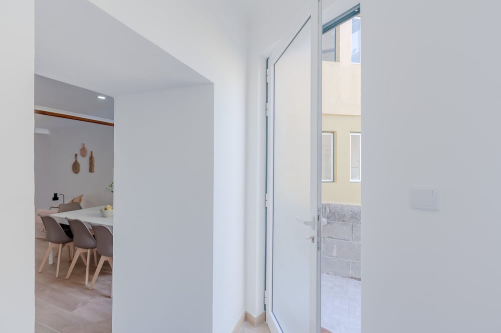 Apartment, 3 Bedrooms - Photo 29
