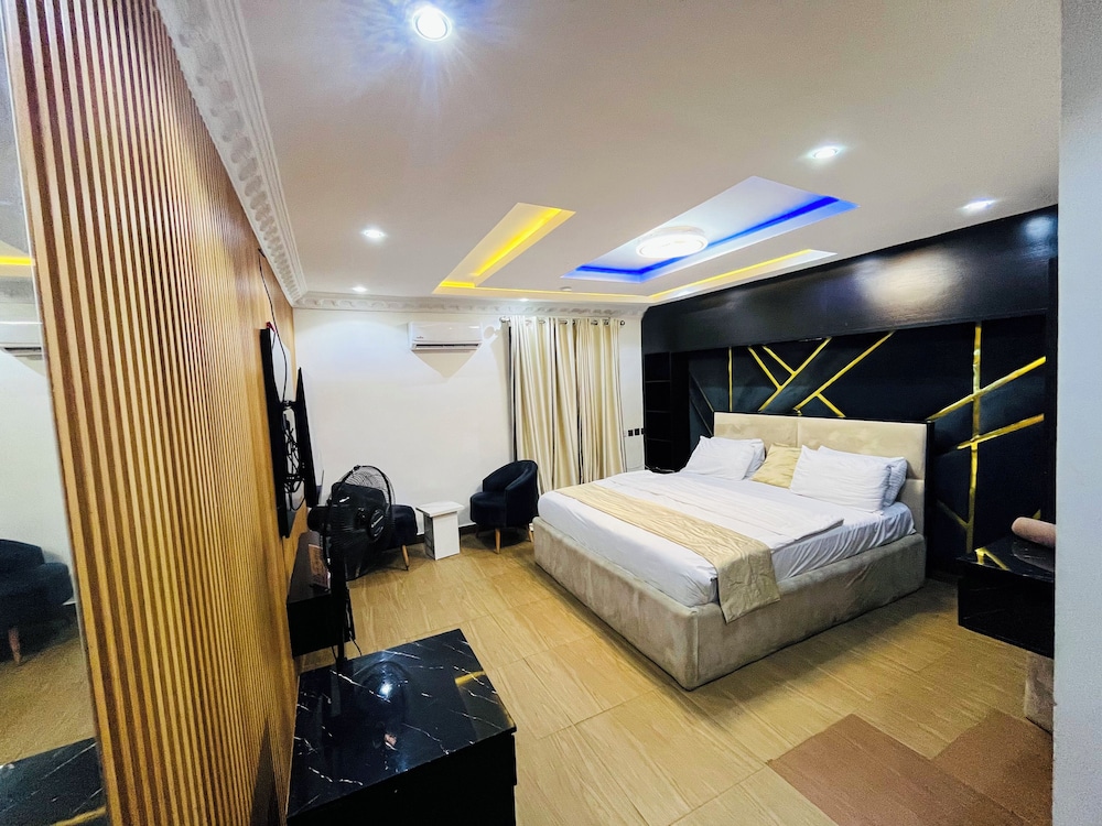 Executive Room, 1 King Bed, Balcony photo 2