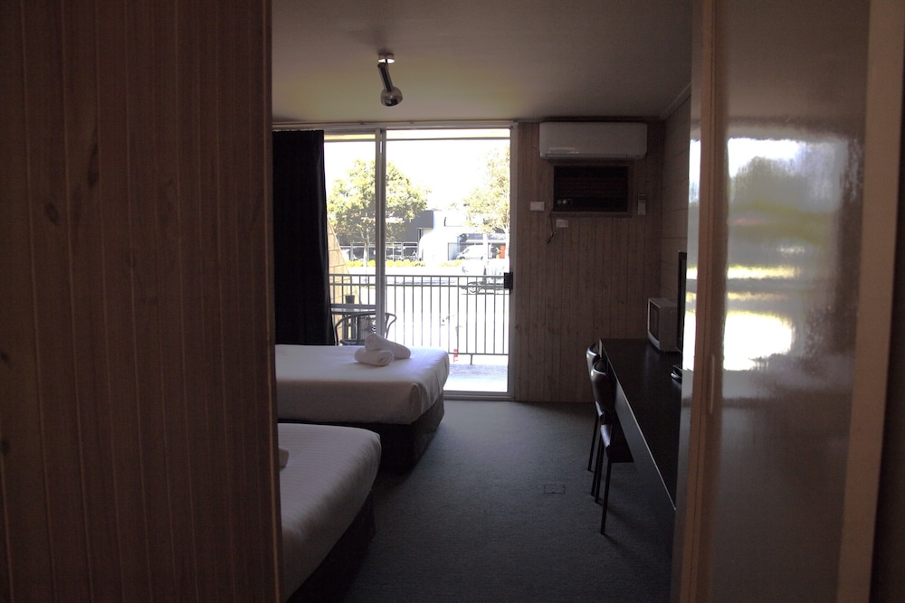 Superior Room, 2 Queen Beds photo 2